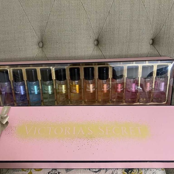 Limited edition Victoria secret ultimate mist gift set - Picture 2 of 3